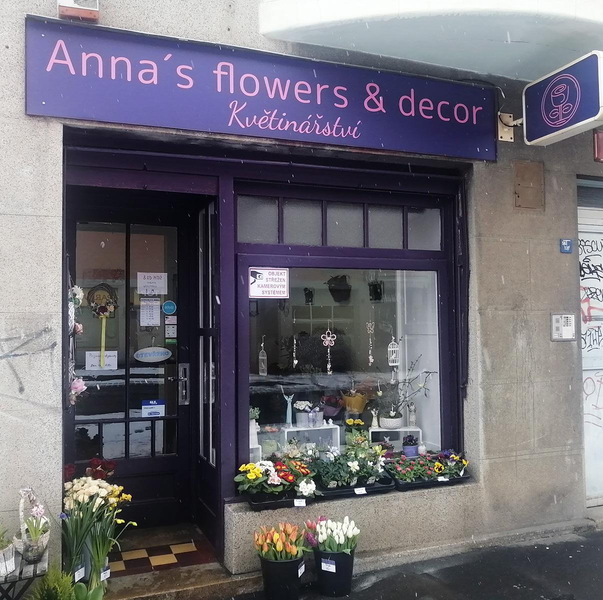 Anna's flowers and decor